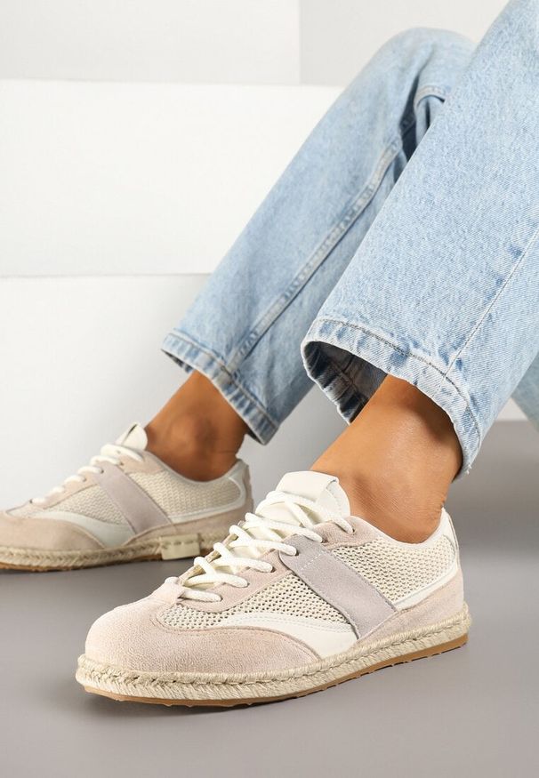 Born2be - Beżowe Sneakersy w Stylu Klasycznych Tenisówek z Ozdobnymi Przeszyciami Emloti. Okazja: na co dzień, na uczelnię. Kolor: beżowy. Szerokość cholewki: normalna. Obcas: na płaskiej podeszwie