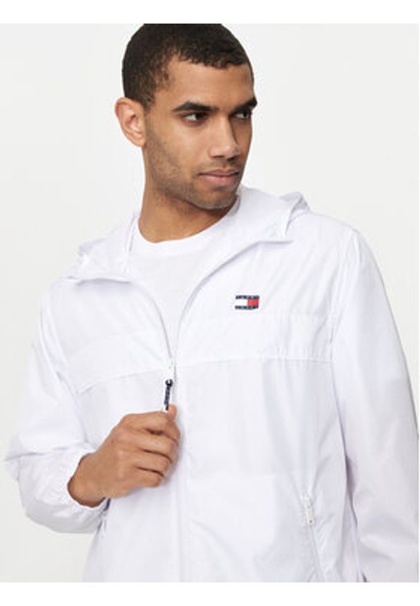 Tommy Jeans Wiatrówka Chicago DM0DM20204 Biały Regular Fit. Kolor: biały. Materiał: syntetyk