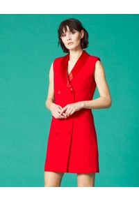 Manila Grace - MANILA GRACE - Czerwona sukienka o kroju marynarki. Okazja: na co dzień. Kolor: czerwony. Materiał: tkanina. Typ sukienki: kopertowe. Styl: casual, elegancki #1