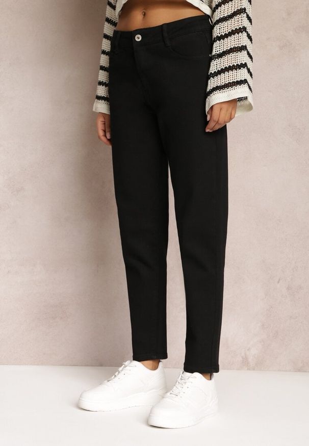 Renee - Czarne Jeansy Mom Fit High Waist Kasena. Okazja: na co dzień. Stan: podwyższony. Kolor: czarny. Styl: klasyczny, casual