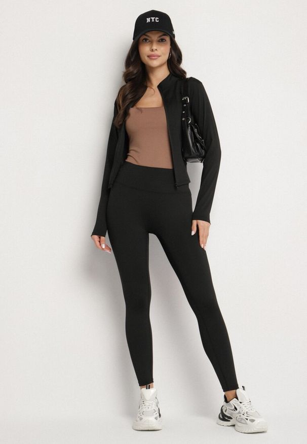 Born2be - Czarny Komplet Sportowy Bluza z Wycięciem na Kciuk i Legginsy Redinelle. Kolor: czarny