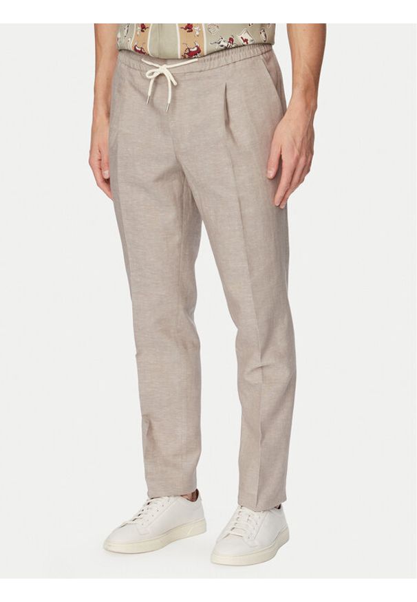 Hugo - HUGO Spodnie materiałowe Getlin 50559695 Brązowy jasny Slim Fit. Kolor: brązowy. Materiał: bawełna