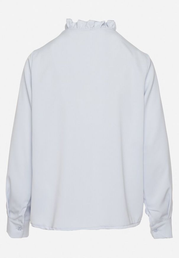 Born2be - Jasnoniebieska Bluzka z Dekoltem w Serek i Stójką z Falbanką Davisora. Okazja: do pracy, na spotkanie biznesowe, na randkę. Typ kołnierza: dekolt w serek, kołnierzyk stójkowy. Kolor: niebieski. Długość rękawa: długi rękaw. Długość: długie. Wzór: aplikacja. Styl: elegancki, biznesowy