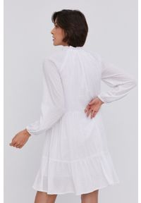 Answear Lab Sukienka kolor biały mini rozkloszowana. Kolor: biały. Długość rękawa: długi rękaw. Typ sukienki: rozkloszowane. Styl: wakacyjny. Długość: mini #3