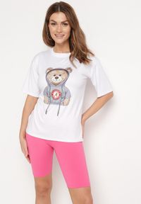 Born2be - Różowo-Biały Komplet T-shirt z Ozdobnym Nadrukiem Szorty Typu Kolarki Dresowy Wanesia. Kolor: różowy. Materiał: dresówka. Wzór: nadruk