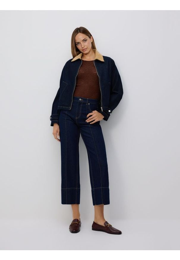 Reserved - Jeansy straight z przeszyciami - granatowy. Kolor: niebieski. Materiał: jeans