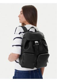 Calvin Klein Plecak Webbing Strap Flap LV04F3590G Czarny. Kolor: czarny. Materiał: skóra #1