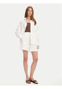 Mustang Szorty materiałowe Charlottesville 1016584 Biały Relaxed Fit. Kolor: biały. Materiał: bawełna