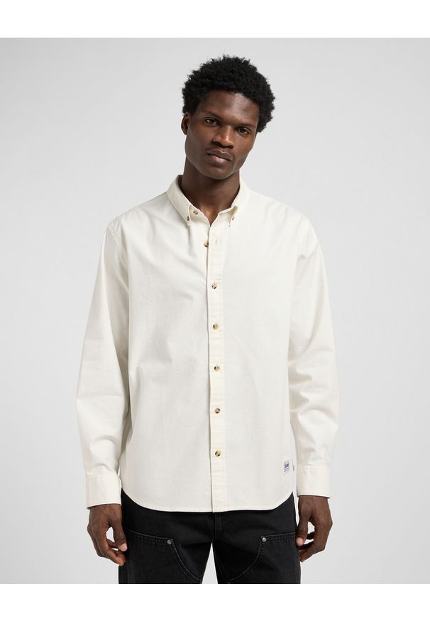 Lee - MESKA KOSZULA LEE NO POCKET BUTTON DOWN ECRU 112370478. Typ kołnierza: button down