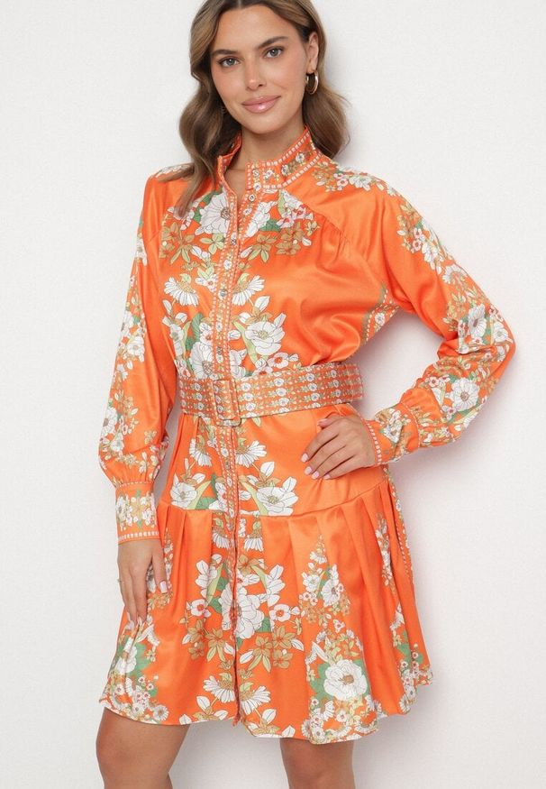 Born2be - Pomarańczowa Sukienka Koszulowa w Kwiatowy Wzór z Bufiastymi Rękawami i Paskiem Aladira. Okazja: na co dzień. Kolor: pomarańczowy. Wzór: kwiaty. Typ sukienki: koszulowe. Styl: casual, elegancki