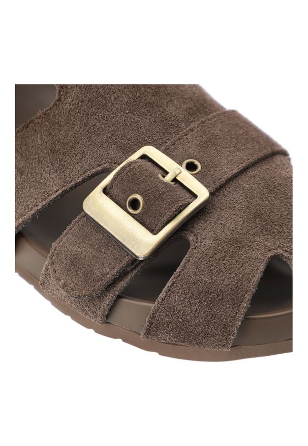 Sandały damskie Artiker, cholewka ze skóry naturalnej zamszowej ażurowa konstrukcja z wycięciami, brązowe, 58C0551. Kolor: brązowy. Materiał: skóra, zamsz. Wzór: ażurowy