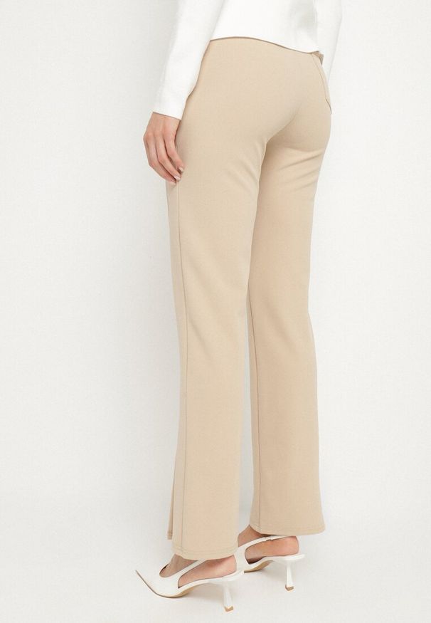 Born2be - Beżowe Eleganckie Spodnie z Wiskozą i Wysokim Stanem Tatilira. Okazja: na co dzień. Stan: podwyższony. Kolor: beżowy. Materiał: wiskoza. Styl: elegancki