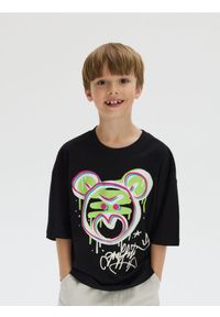 Reserved - T-shirt z nadrukiem - czarny. Kolor: czarny. Materiał: bawełna, dzianina. Wzór: nadruk