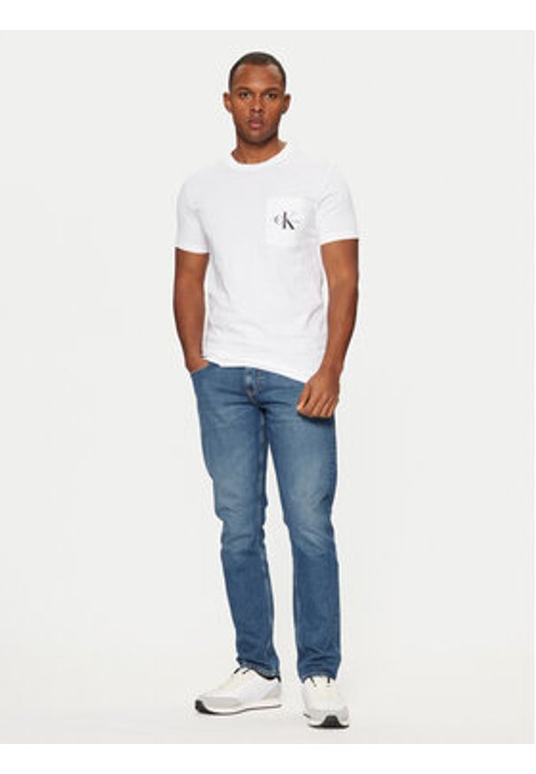 Calvin Klein Jeans T-Shirt J30J320936 Biały Slim Fit. Kolor: biały. Materiał: bawełna