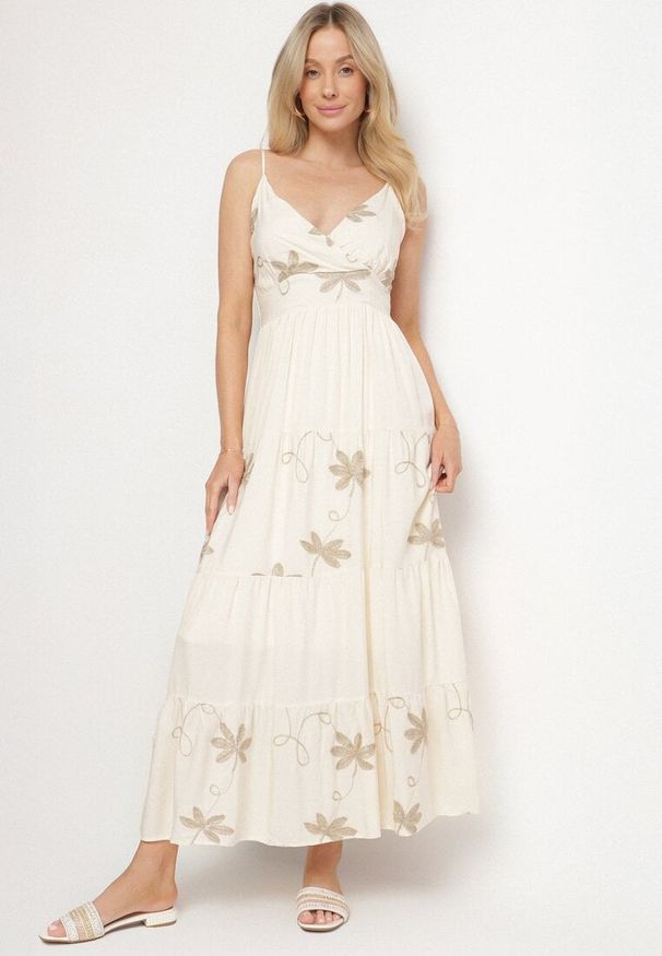 Born2be - Jasnobeżowa Sukienka Wiskozowa na Ramiączkach Ozdobiona Haftem Telanelis. Typ kołnierza: dekolt w kształcie V. Kolor: beżowy. Materiał: wiskoza. Długość rękawa: na ramiączkach. Wzór: haft, aplikacja