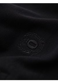 Ombre Clothing - Jednokolorowa koszulka męska polo BASIC z dzianiny pique - czarna V1 - Rozmiar: 3XL. Okazja: na co dzień. Typ kołnierza: polo. Kolor: czarny. Materiał: dzianina. Wzór: haft, aplikacja, jednolity. Styl: sportowy, wizytowy, casual #6