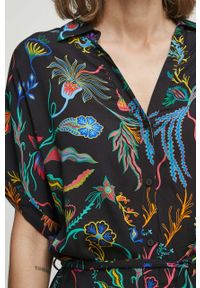 medicine - Medicine sukienka kolor czarny midi prosta. Kolor: czarny. Materiał: tkanina. Długość rękawa: krótki rękaw. Typ sukienki: proste. Długość: midi #4