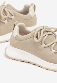 Born2be - Beżowe Sneakersy z Naturalnego Zamszu ze Skórzaną Wkładką Dolittea. Okazja: na co dzień, na spacer. Kolor: beżowy. Materiał: zamsz, skóra. Wzór: aplikacja. Sport: turystyka piesza #3