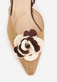 Born2be - Brązowe Tweedowe Sandały na Kaczuszce z Odkrytą Piętą i Kwiatową Aplikacją Soza. Okazja: na co dzień, do pracy. Zapięcie: bez zapięcia. Kolor: brązowy. Materiał: jeans. Wzór: aplikacja, kwiaty. Obcas: na szpilce. Styl: casual, elegancki #7