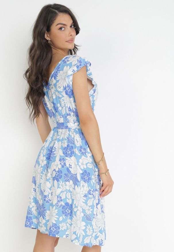 Born2be - Niebieska Sukienka z Wiskozy w Kwiaty Fannio. Kolor: niebieski. Materiał: wiskoza. Wzór: kwiaty. Sezon: lato. Długość: mini