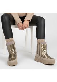 Beżowe Śniegowce Marco Tozzi Modne Buty Damskie. Kolor: beżowy. Szerokość cholewki: normalna. Sezon: zima. Styl: elegancki #1