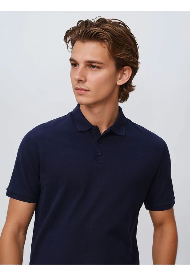 Reserved - Bawełniane polo regular fit - granatowy. Typ kołnierza: polo. Kolor: niebieski. Materiał: bawełna