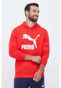 Puma bluza bawełniana męska kolor czerwony z kapturem z nadrukiem. Typ kołnierza: kaptur. Kolor: czerwony. Materiał: bawełna. Długość rękawa: długi rękaw. Długość: długie. Wzór: nadruk #1
