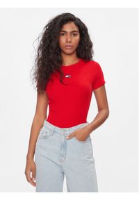 Tommy Jeans T-Shirt Badge DW0DW17881 Czerwony Slim Fit. Kolor: czerwony. Materiał: bawełna