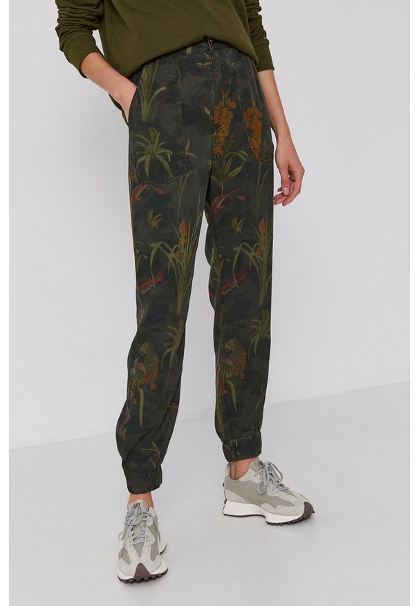 Desigual Spodnie damskie kolor zielony joggery medium waist. Kolor: zielony. Materiał: tkanina, materiał, włókno