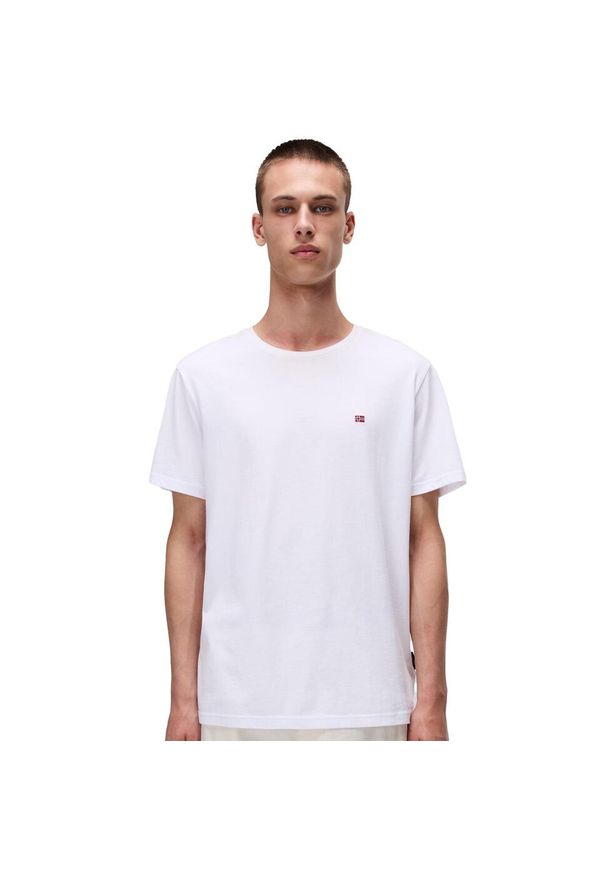 Koszulka męska Napapijri Salis. Kolor: biały. Materiał: bawełna. Długość rękawa: krótki rękaw. Długość: krótkie. Sport: turystyka piesza