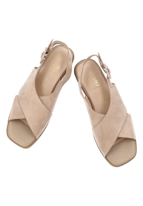 Sandały damskie S.Barski, cholewka ze skóry naturalnej zapinane na sprzączkę płaska podeszwa, beżowe, JC61-1001. Okazja: na co dzień, na spacer. Zapięcie: sprzączka. Kolor: beżowy. Materiał: skóra. Wzór: paski. Sezon: lato. Obcas: na płaskiej podeszwie. Styl: casual