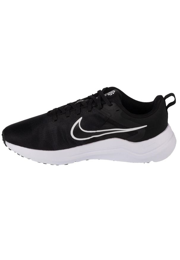 Tenisówki Nike Model Downshifter 12 C/o Kolor Czarny. Zapięcie: sznurówki. Kolor: czarny. Materiał: guma, syntetyk, tkanina, materiał. Szerokość cholewki: normalna. Model: Nike Downshifter