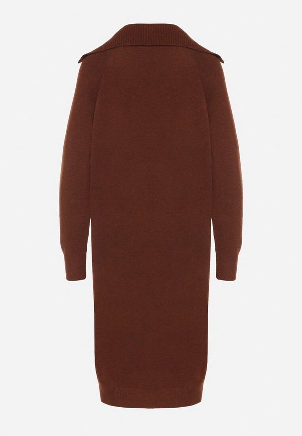 Born2be - Brązowa Sweterkowa Sukienka Pudełkowa z Bawełną i Wełną Ozdobiona Suwakiem Reimia. Okazja: na co dzień. Kolor: brązowy. Materiał: wełna, bawełna. Wzór: aplikacja. Styl: casual, klasyczny