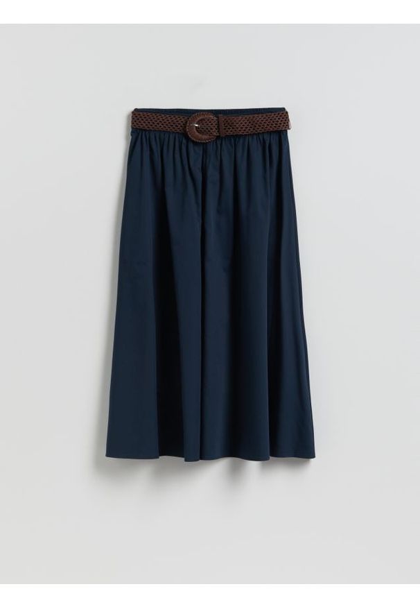 Reserved - Bawełniana spódnica z paskiem - granatowy. Kolor: niebieski. Materiał: bawełna