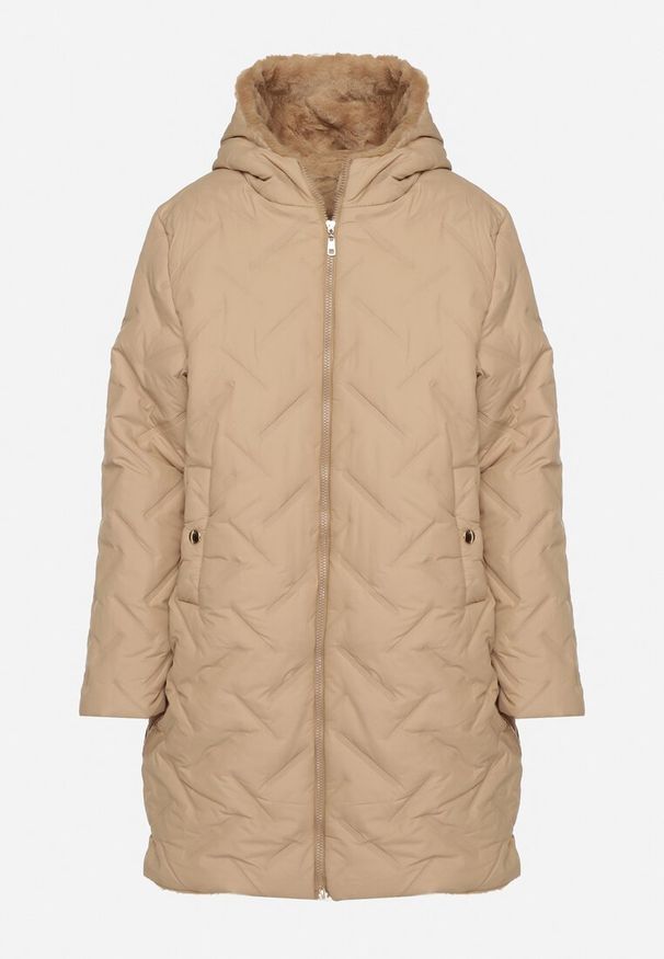 Born2be - Ciemnobeżowa Długa Kurtka Dwustronna z Pikowanymi Przeszyciami i Kapturem Olidia. Okazja: na co dzień, na spacer. Kolor: beżowy. Materiał: futro, jeans, dzianina, poliester. Długość: długie. Styl: elegancki, casual