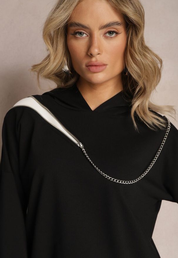 Renee - Czarna Asymetryczna Bluza z Bawełny z Kapturem i Ozdobnym Suwakiem Lueur. Typ kołnierza: kaptur. Kolor: czarny. Materiał: bawełna. Wzór: aplikacja