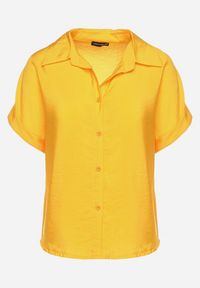 Born2be - Żółta Koszula z Wiskozy Asymetryczna z Krótszym Przodem Karinas. Kolor: żółty. Materiał: wiskoza. Długość: krótkie. Styl: elegancki