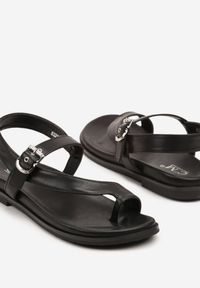 Born2be - Czarne Sandały Japonki z Asymetrycznym Paskiem Realova. Okazja: na co dzień, na imprezę, na spacer. Zapięcie: pasek. Kolor: czarny. Sezon: lato. Styl: casual, elegancki #3