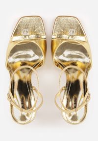 Renee - Złote Sandały VICES na Szpilce Zdobione Kokardą i Aplikacją z Cyrkoniami Sireilora. Zapięcie: pasek. Kolor: złoty. Materiał: satyna. Wzór: aplikacja. Obcas: na szpilce. Styl: glamour #8