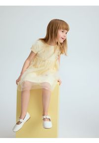 Reserved - Sukienka z tiulowym dołem - jasnożółty. Kolor: żółty. Materiał: tiul