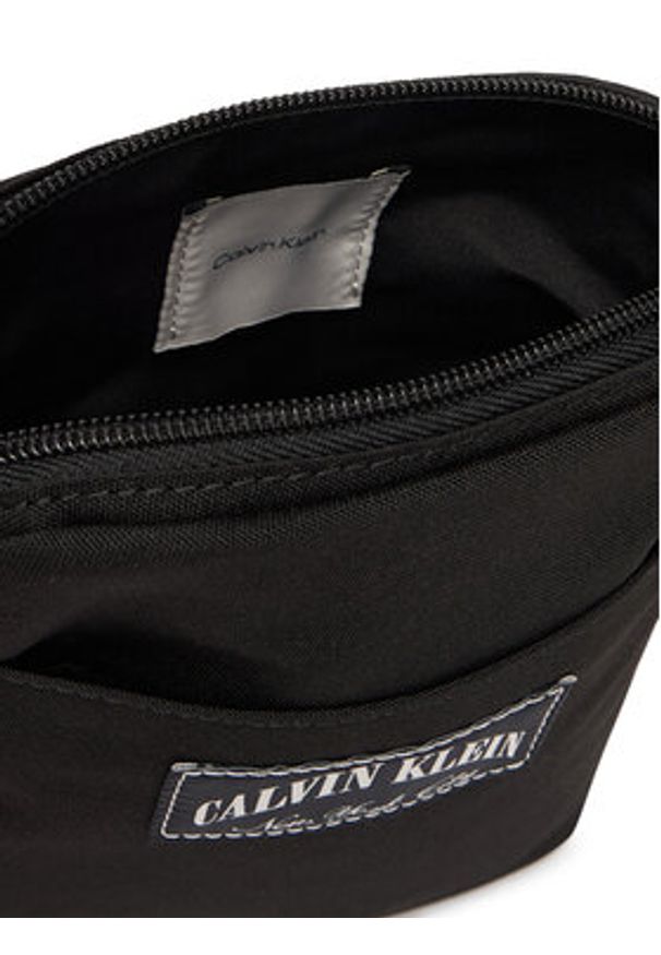 Calvin Klein Saszetka Graphic Capsule Reporter LV04D3346G Czarny. Kolor: czarny. Materiał: materiał