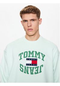 Tommy Jeans Bluza Boxy Arched Logo DM0DM16375 Zielony Boxy Fit. Kolor: zielony. Materiał: bawełna