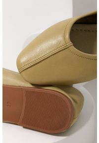 Answear Lab baleriny skórzane kolor turkusowy. Kolor: turkusowy. Materiał: skóra. Obcas: na obcasie. Styl: wakacyjny. Wysokość obcasa: niski #3