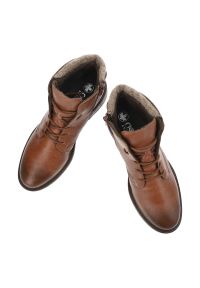 Brązowe Botki Rieker Ocieplane Obuwie Damskie. Okazja: na co dzień. Kolor: brązowy. Materiał: skóra, materiał. Szerokość cholewki: normalna. Obcas: na obcasie. Styl: klasyczny, casual, elegancki. Wysokość obcasa: średni #5