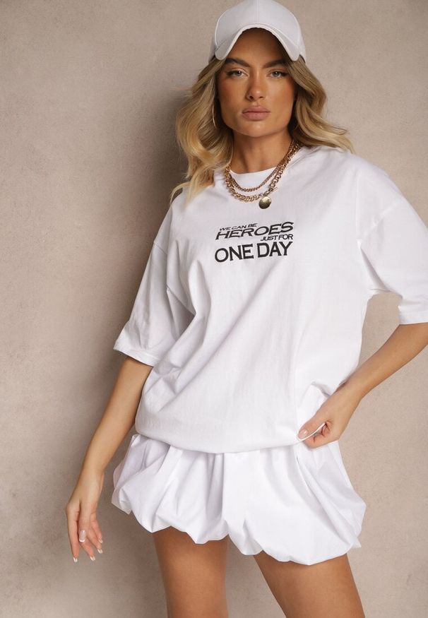 Renee - Biała Bawełniana Koszulka T-shirt z Nadrukiem na Tyle i Napisami Danilaria. Kolor: biały. Materiał: bawełna. Wzór: nadruk, napisy