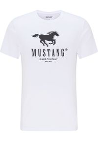 Mustang - MUSTANG ALEX C PRINT MĘSKI T-SHIRT KOSZULA LOGO TEE GENERAL WHITE 1015051 2045. Okazja: na co dzień. Materiał: bawełna. Wzór: nadruk. Styl: klasyczny, casual, elegancki