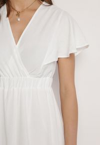 Born2be - Biała Sukienka Rozkloszowana Midi z Kopertowym Dekoltem Mirenal. Okazja: na co dzień. Typ kołnierza: dekolt w kształcie V. Kolor: biały. Materiał: tkanina. Sezon: lato. Typ sukienki: kopertowe. Styl: elegancki, casual. Długość: midi #4