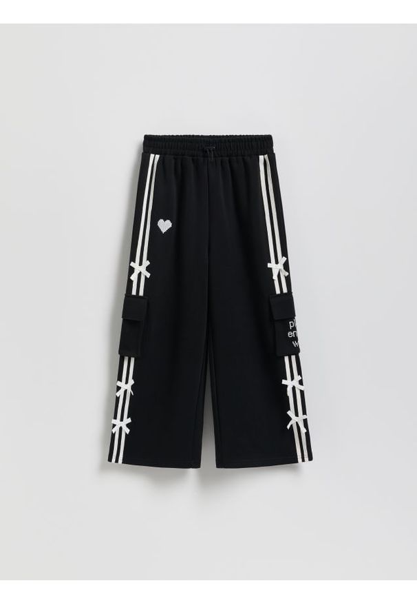 Reserved - Spodnie dresowe z kokardkami - czarny. Kolor: czarny. Materiał: dresówka