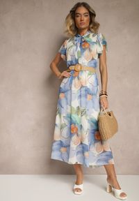 Renee - Jasnoniebieska Rozkloszowana Sukienka Zdobiona Wiązaniem i Paskiem z Klamrą Sorisse. Okazja: na co dzień, na spacer. Kolor: niebieski. Wzór: aplikacja. Styl: elegancki, casual #3