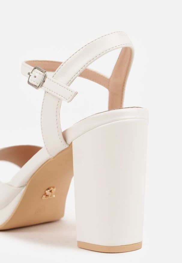 Renee - Białe Sandały VICES na Słupku z Grubą Podeszwą i Skórzaną Wkładką Aziluna. Zapięcie: pasek. Kolor: biały. Materiał: skóra. Obcas: na słupku. Styl: elegancki
